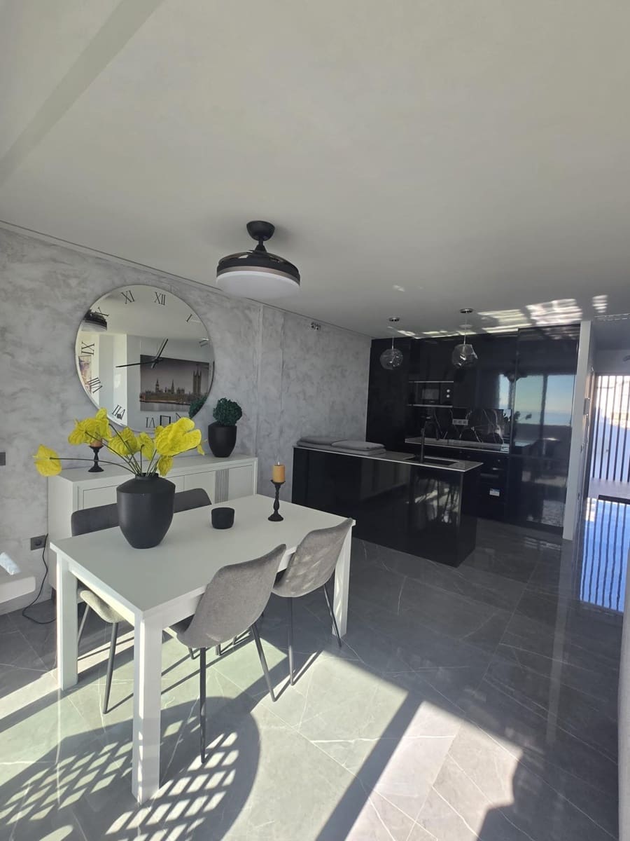 2 soveværelse Lejlighed til salg i Benalmadena med swimmingpool garage - € 550.000 (Ref: 9784150)