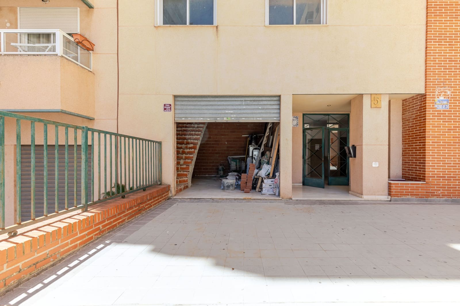 Shop for sale in Burjassot with garage - € 218,000 (Ref: 9924894)