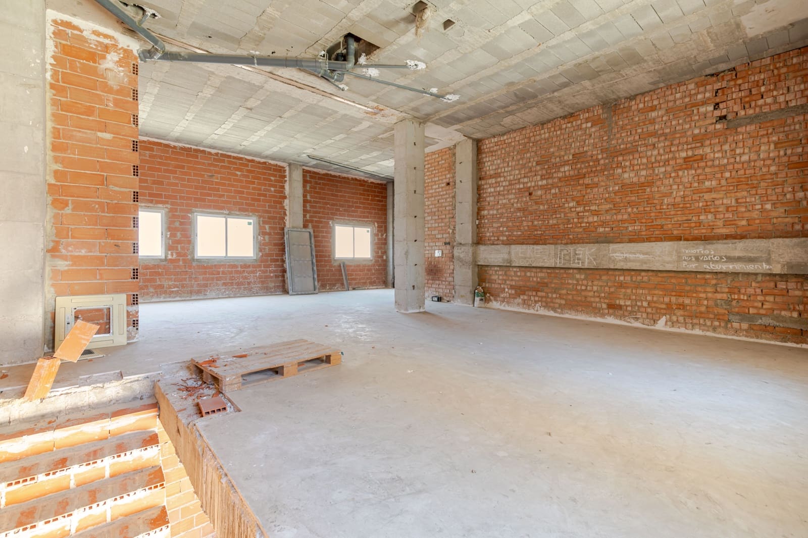 Shop for sale in Burjassot with garage - € 218,000 (Ref: 9924894)