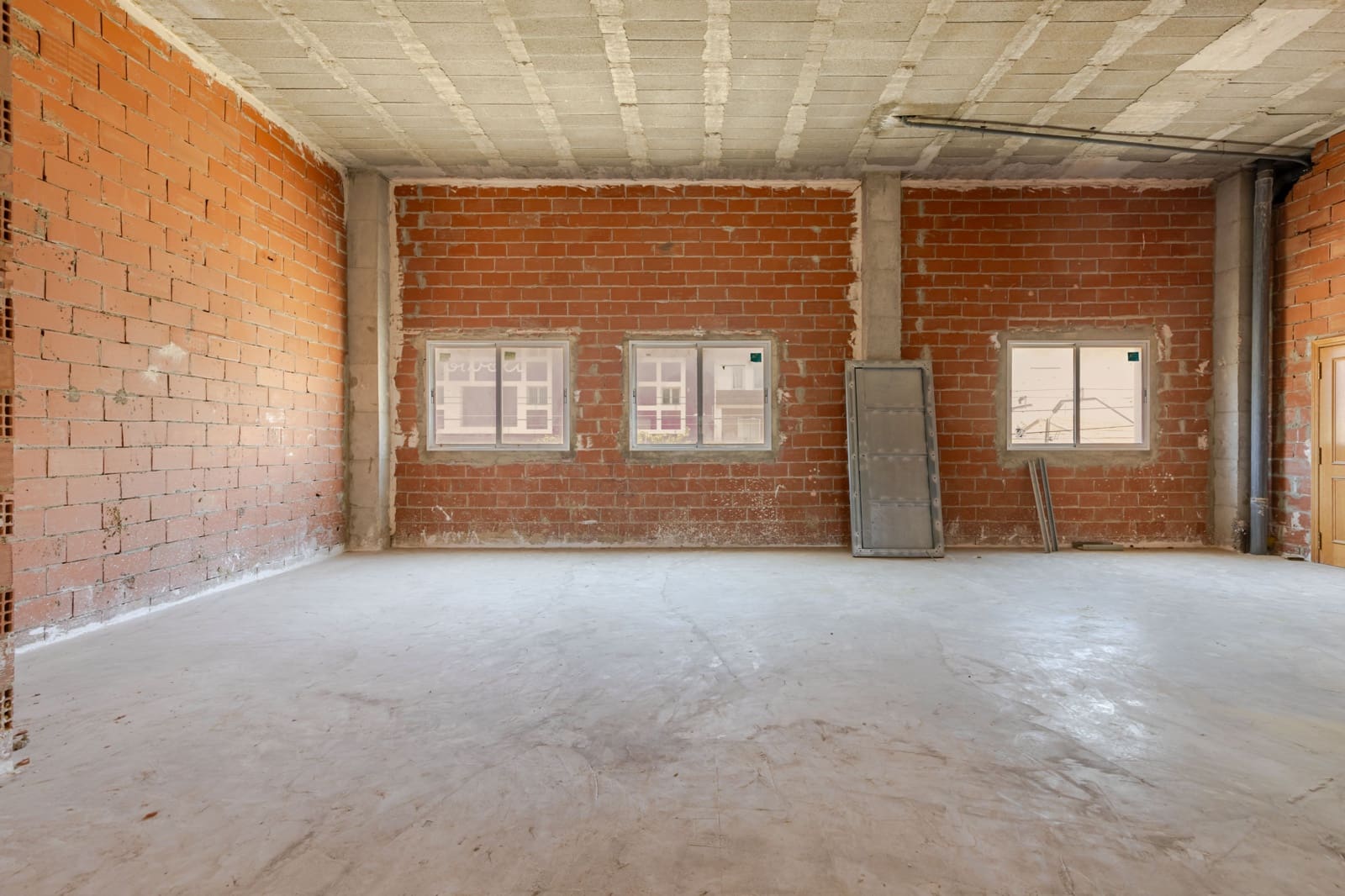 Shop for sale in Burjassot with garage - € 218,000 (Ref: 9924894)