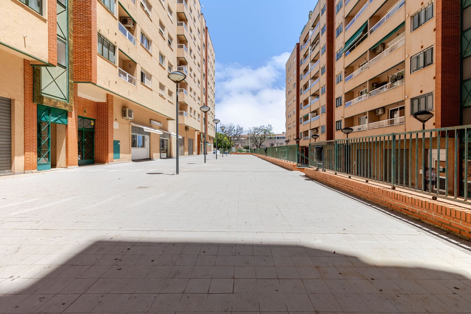 Shop for sale in Burjassot with garage - € 218,000 (Ref: 9924894)
