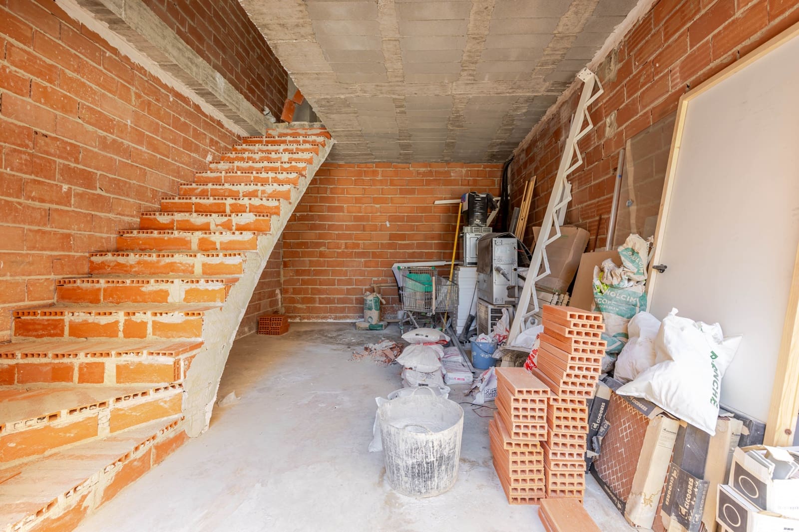 Shop for sale in Burjassot with garage - € 218,000 (Ref: 9924894)
