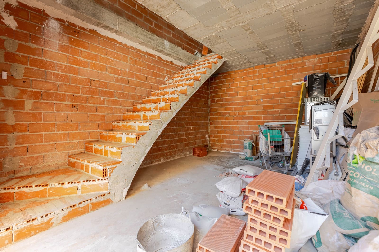 Shop for sale in Burjassot with garage - € 218,000 (Ref: 9924894)