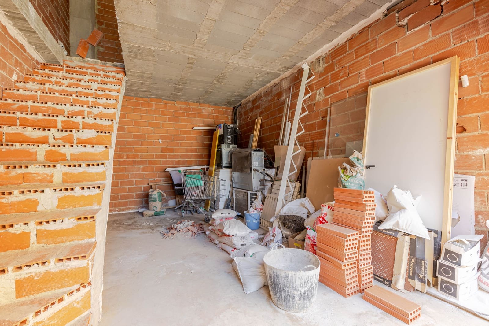 Shop for sale in Burjassot with garage - € 218,000 (Ref: 9924894)