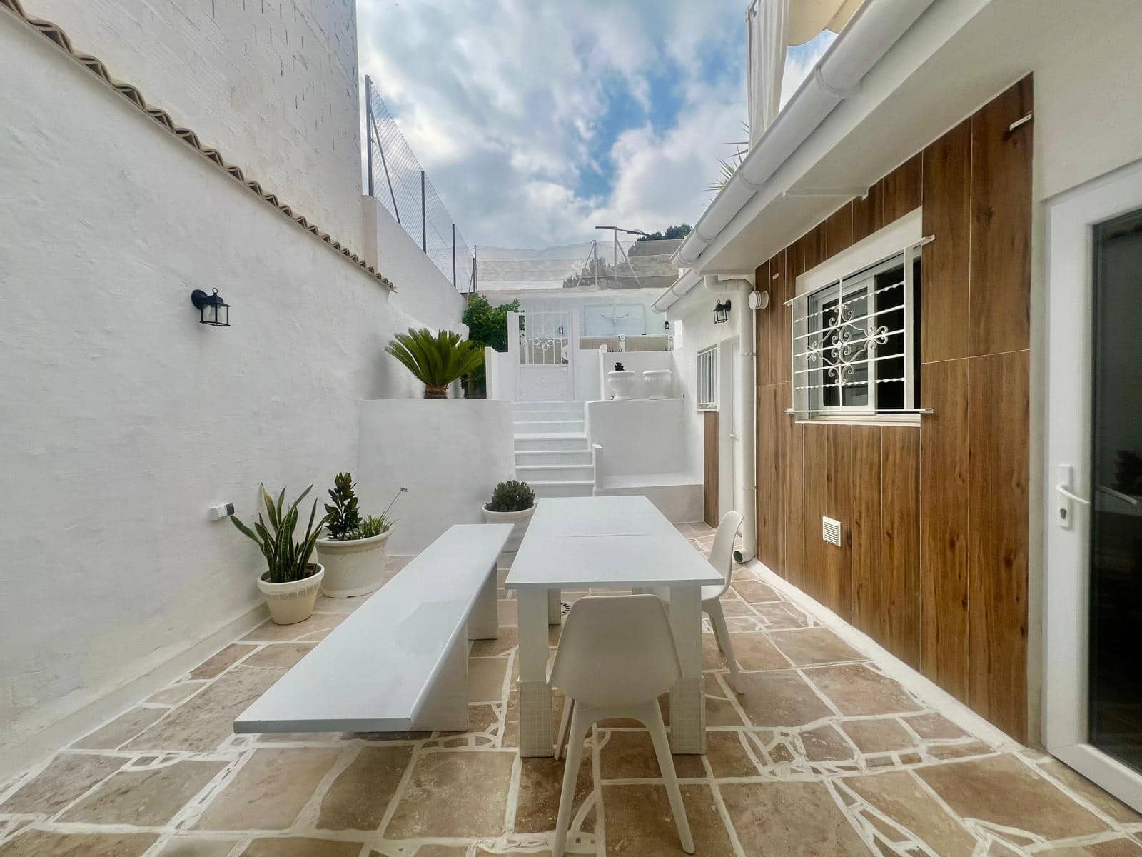 3 bedroom Terraced Villa for sale in Gilet with pool - € 280,000 (Ref: 9984042)