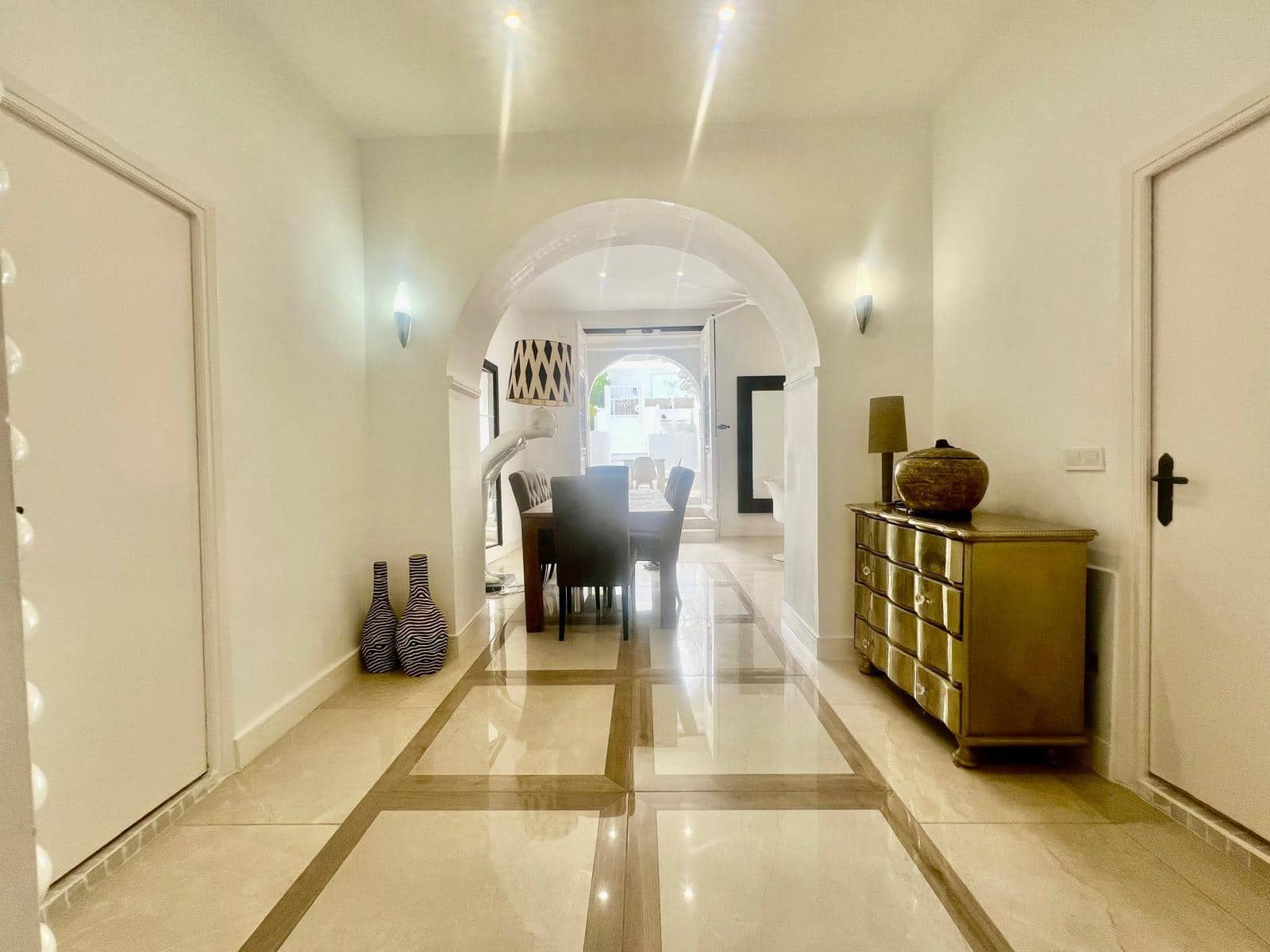 3 bedroom Terraced Villa for sale in Gilet with pool - € 280,000 (Ref: 9984042)