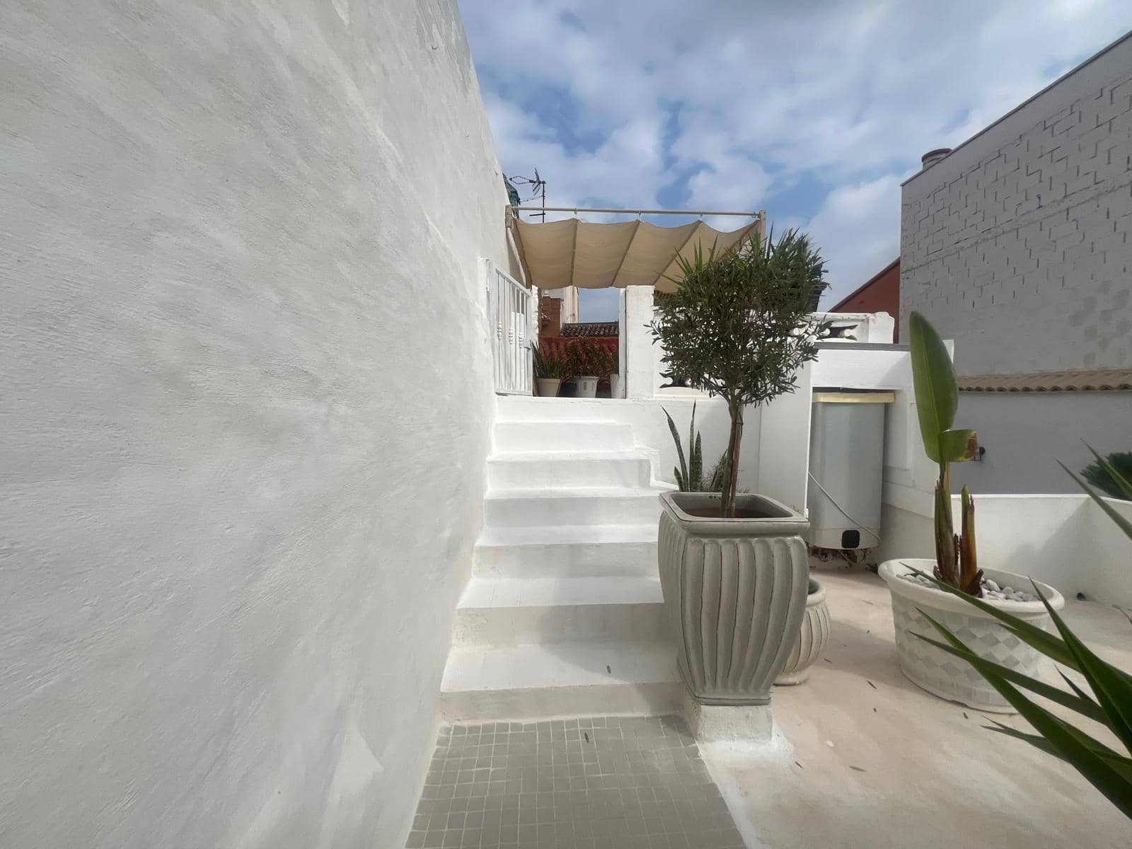 3 bedroom Terraced Villa for sale in Gilet with pool - € 280,000 (Ref: 9984042)