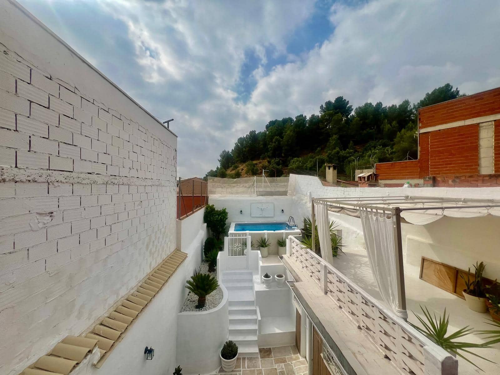 3 bedroom Terraced Villa for sale in Gilet with pool - € 280,000 (Ref: 9984042)