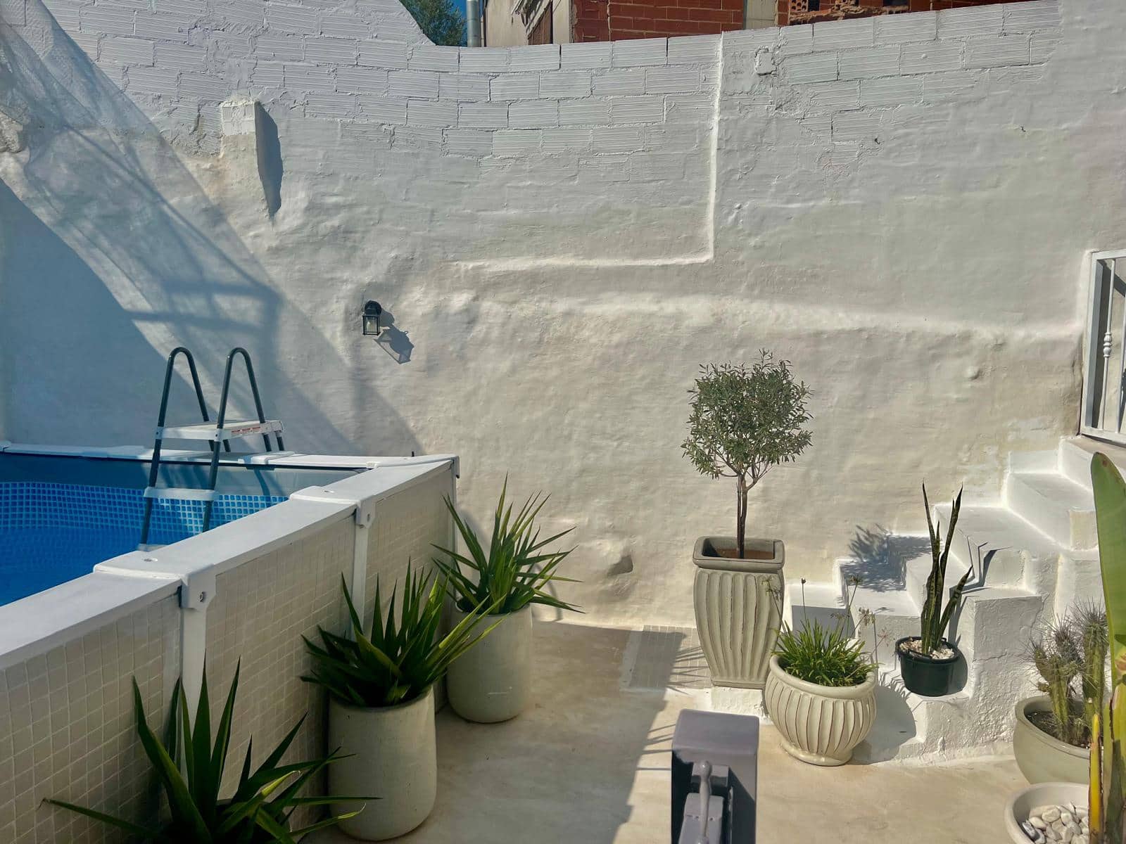 3 bedroom Terraced Villa for sale in Gilet with pool - € 280,000 (Ref: 9984042)