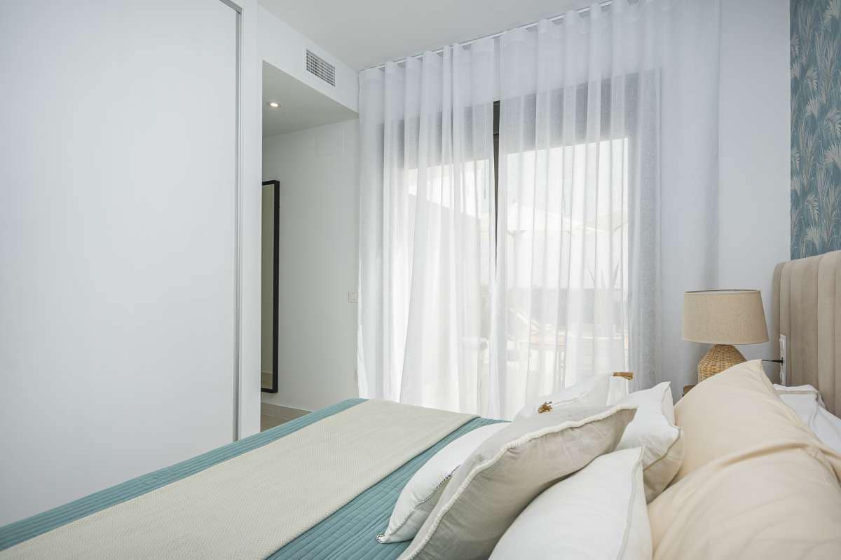 Chalet de 3 habitaciones en Torrevieja en venta con piscina - 539.000 € (Ref: 9897001)