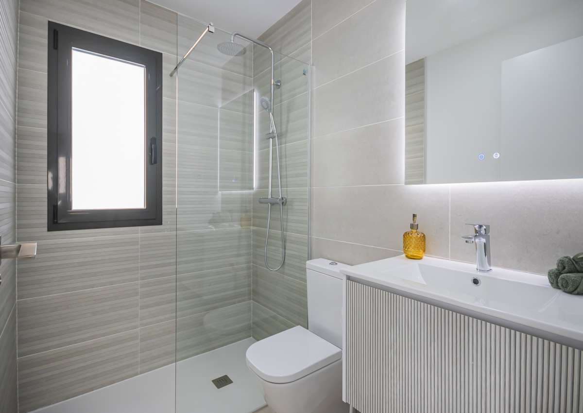 Chalet de 3 habitaciones en Torrevieja en venta con piscina - 539.000 € (Ref: 9897001)