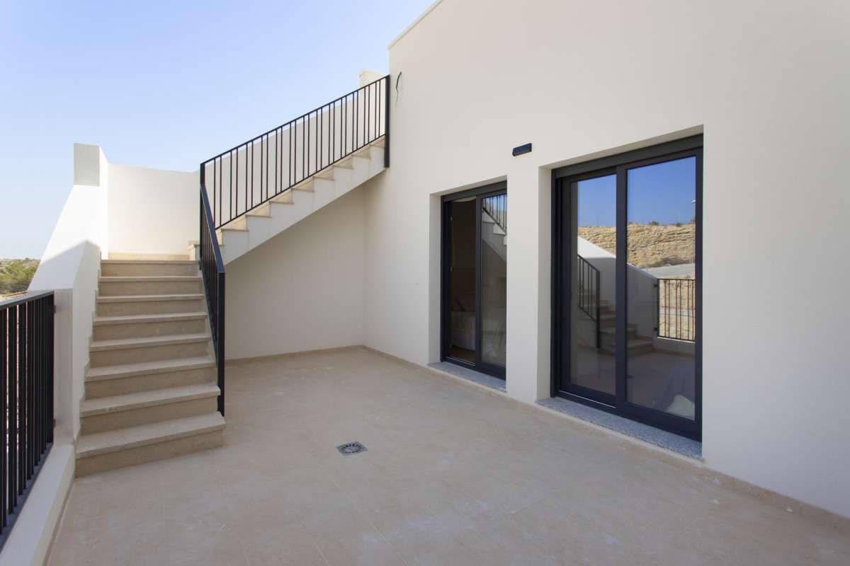 3 Zimmer Reihenhaus zu verkaufen in Monforte del Cid mit Pool - 365.000 € (Ref: 9897008)