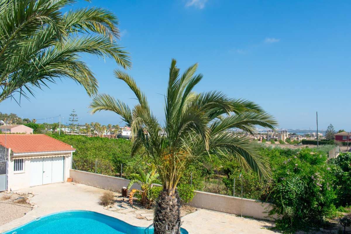 3 quarto Moradia para venda em El Raso com piscina - 590 000 € (Ref: 9946587)