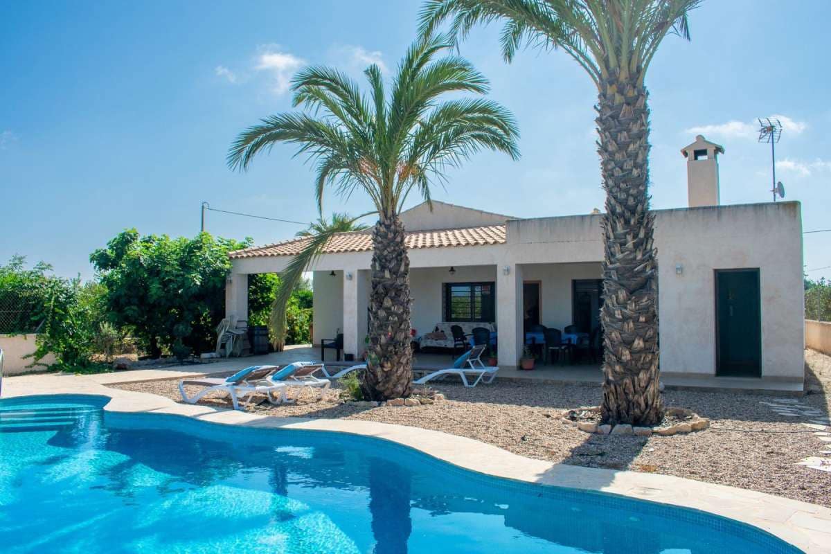 3 quarto Moradia para venda em El Raso com piscina - 590 000 € (Ref: 9946587)
