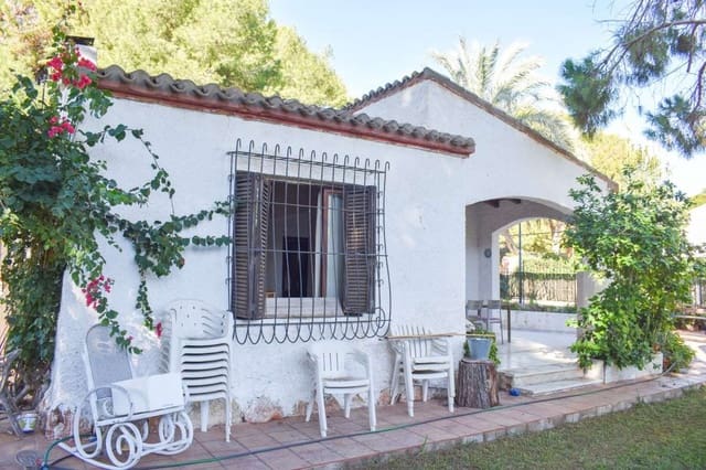 4 soveværelse Villa til salg i Punta Prima, Orihuela med swimmingpool - € 560.000 (Ref: 9946588)