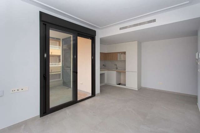 2 Zimmer Apartment zu verkaufen in Las Piscinas Naturales, Torrevieja mit Pool - 280.000 € (Ref: 9946589)