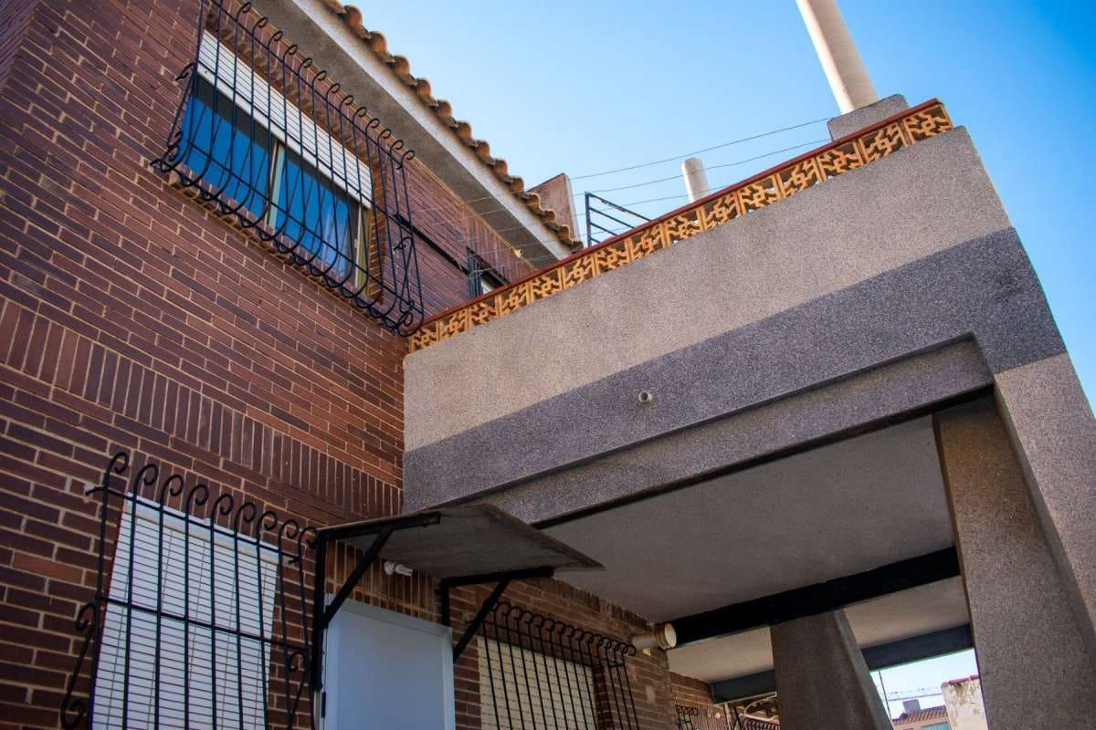 5 soveværelse Byhus til salg i Torre de la Horadada med swimmingpool - € 360.000 (Ref: 9946599)