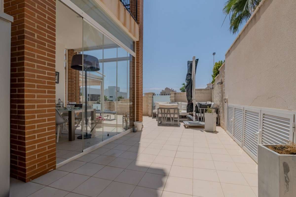 2 soverom Leilighet til salgs i Guardamar del Segura med svømmebasseng - € 305 000 (Ref: 9946604)