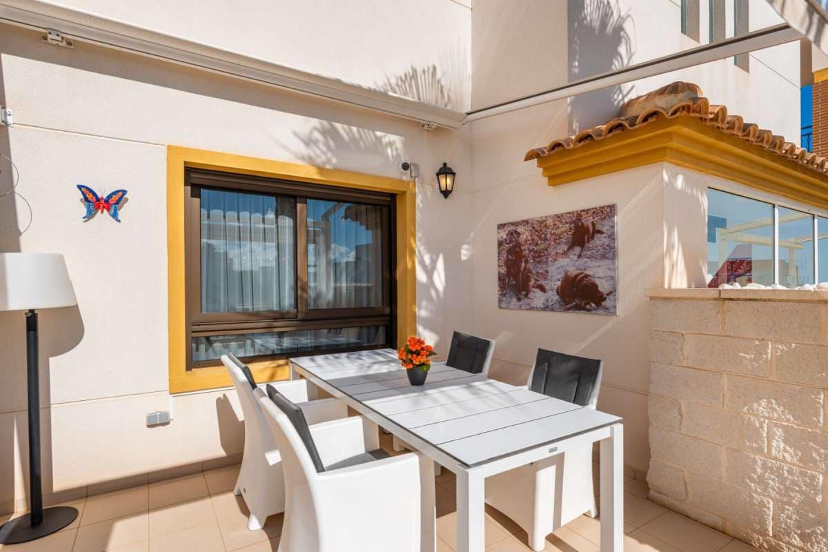 2 soverom Leilighet til salgs i Guardamar del Segura med svømmebasseng - € 305 000 (Ref: 9946604)