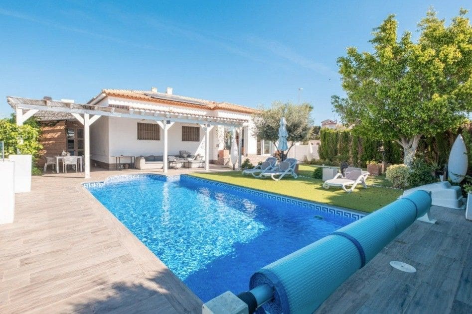 3 slaapkamer Villa te koop in San Fulgencio met zwembad - € 495.000 (Ref: 9958530)