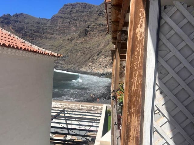 2 bedroom Apartment for sale in Los Gigantes, Santiago del Teide - € 210,000 (Ref: 9823839)