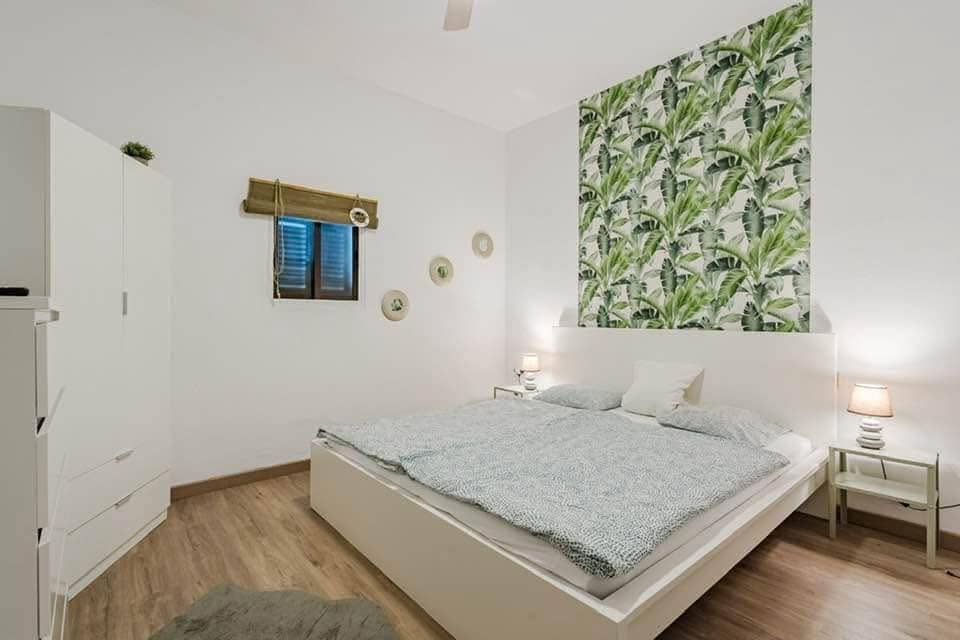 4 bedroom Apartment for sale in Playa San Juan with pool garage - € 599,000 (Ref: 9857813)
