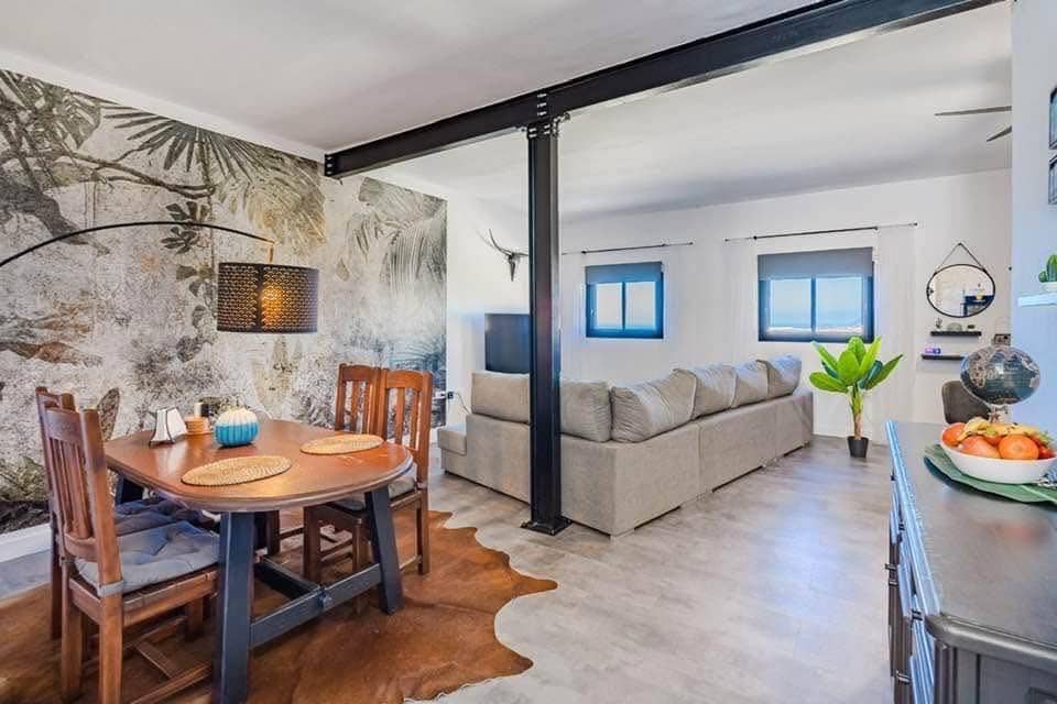 4 bedroom Apartment for sale in Playa San Juan with pool garage - € 599,000 (Ref: 9857813)