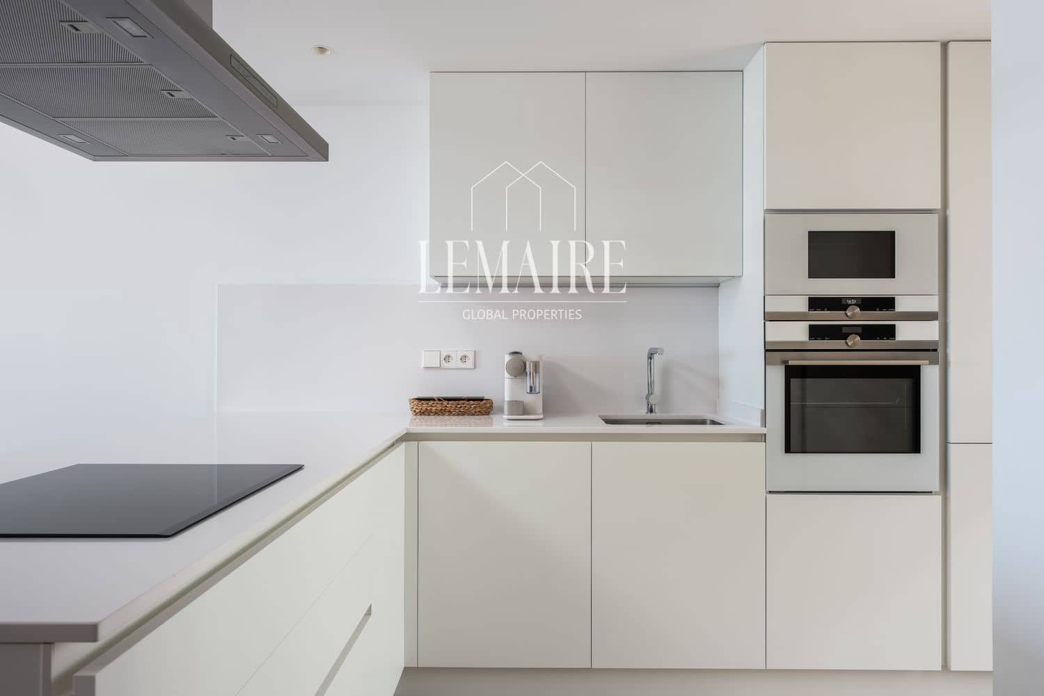 2 slaapkamer Flat te koop in Guia de Isora met zwembad garage - € 945.000 (Ref: 10103576)