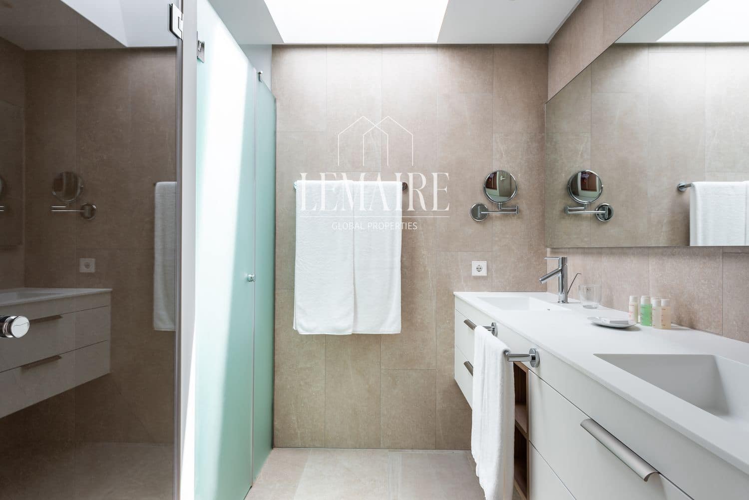 2 slaapkamer Flat te koop in Guia de Isora met zwembad garage - € 945.000 (Ref: 10103576)