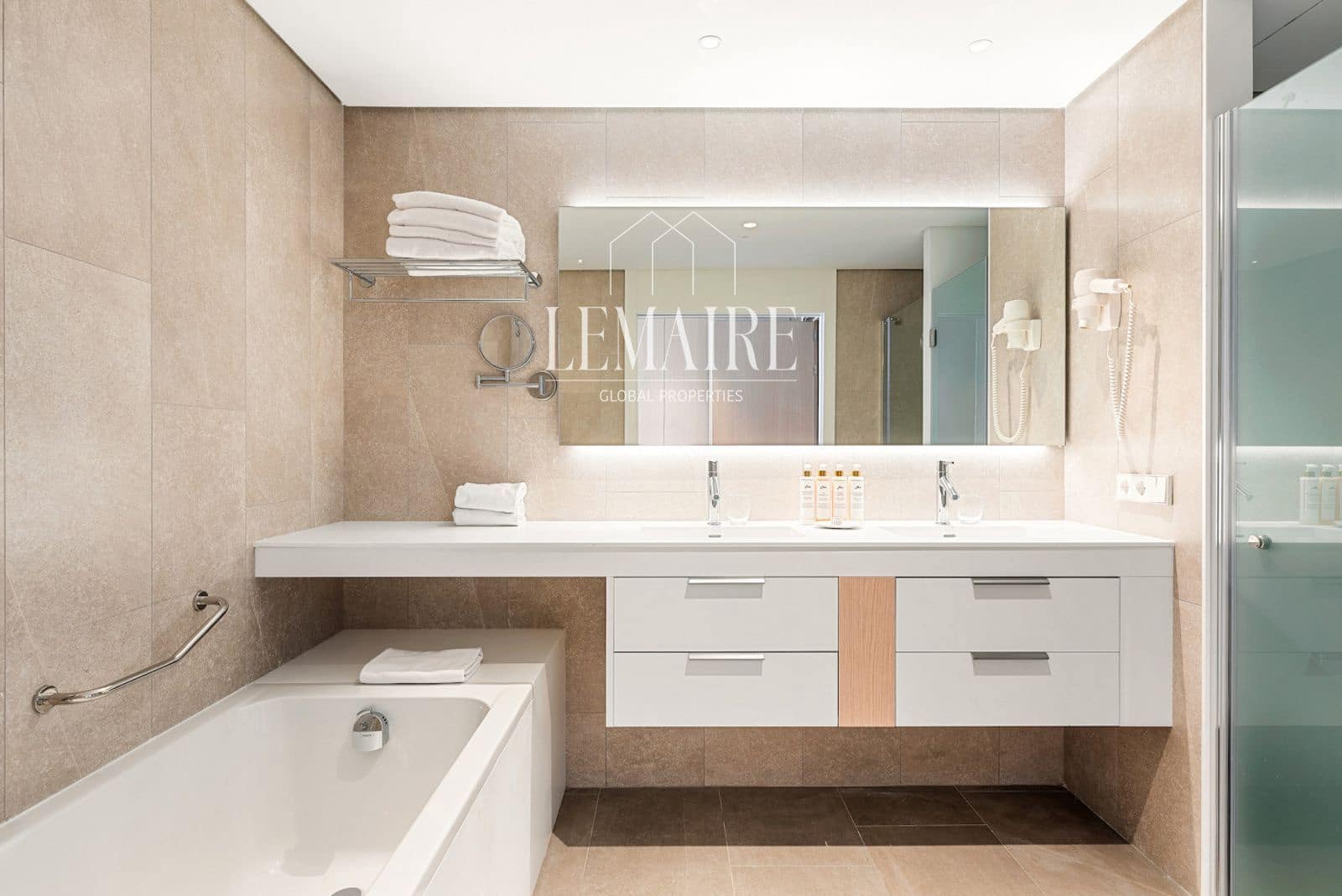 2 slaapkamer Flat te koop in Guia de Isora met zwembad garage - € 945.000 (Ref: 10103576)