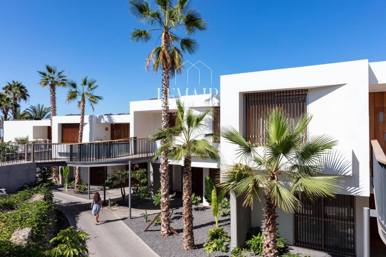 2 slaapkamer Flat te koop in Guia de Isora met zwembad garage - € 945.000 (Ref: 10103576)