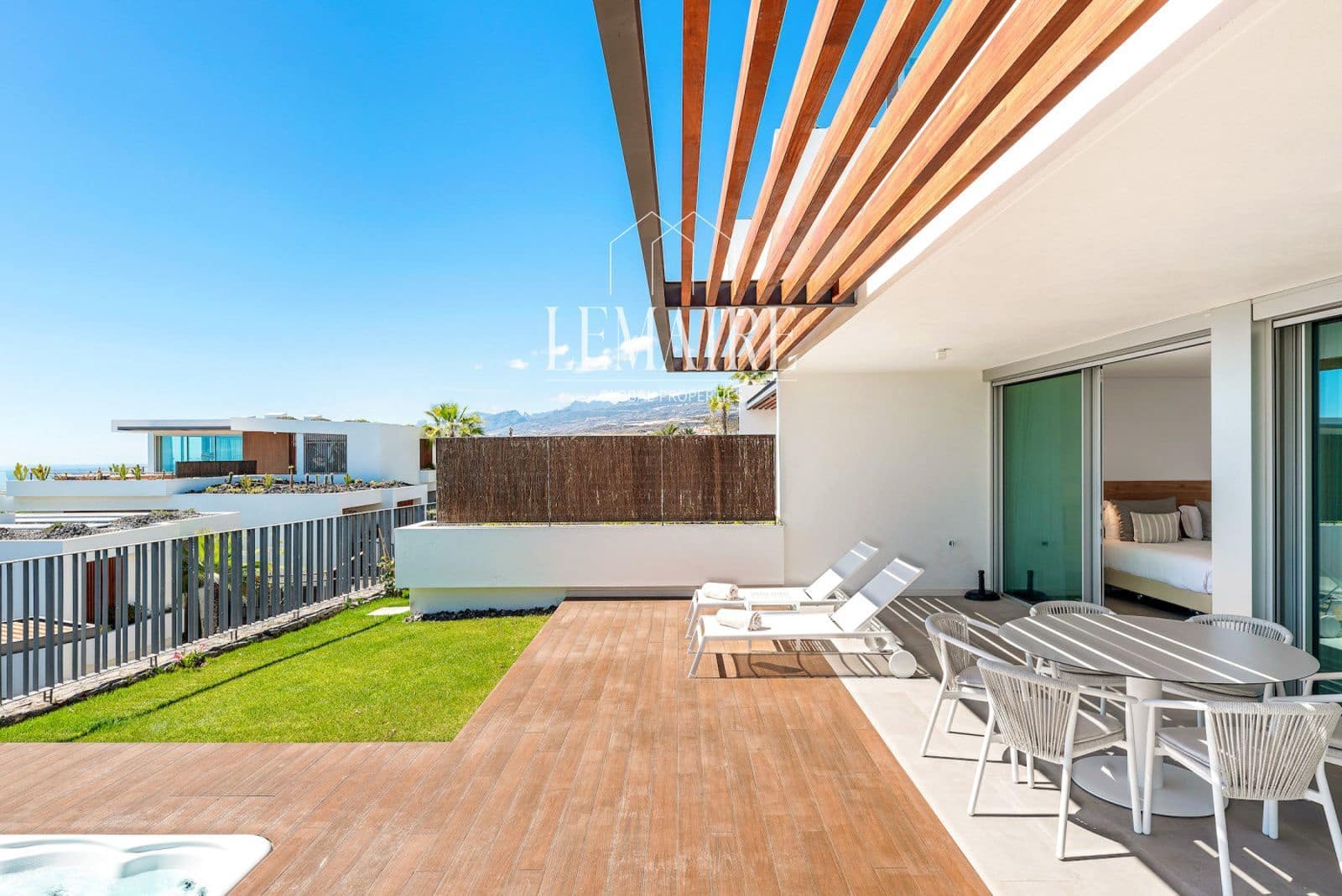 2 slaapkamer Flat te koop in Guia de Isora met zwembad garage - € 945.000 (Ref: 10103576)