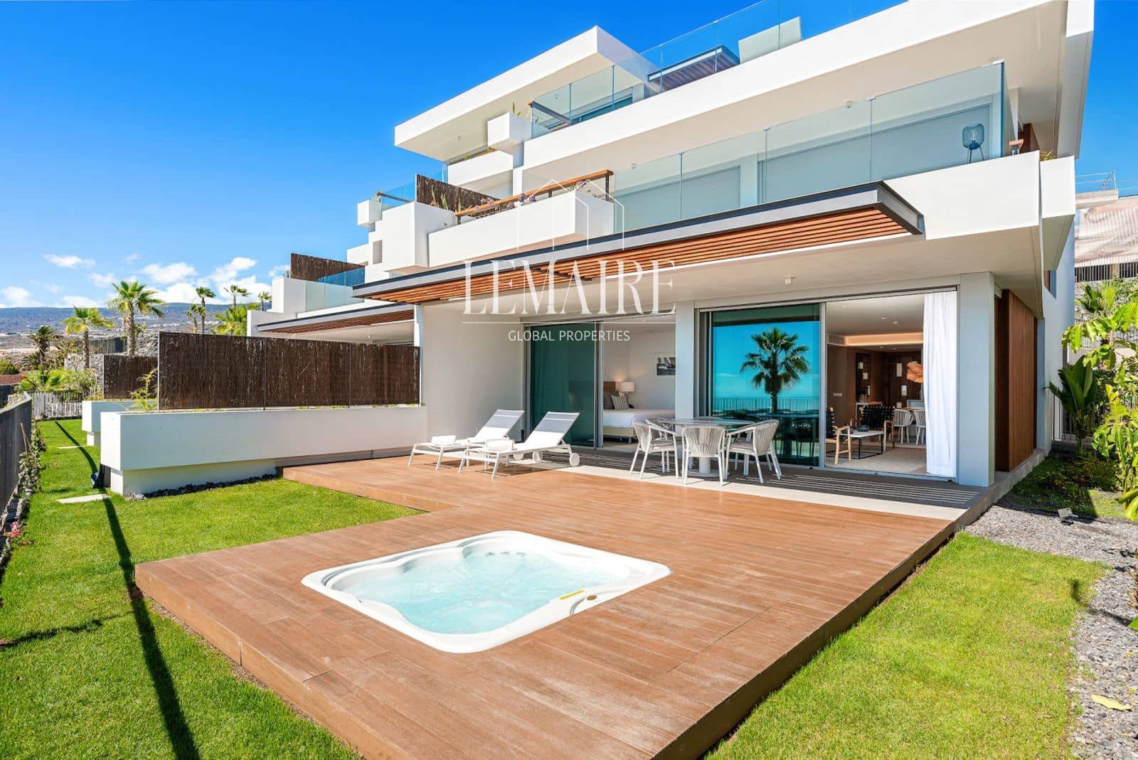 2 slaapkamer Flat te koop in Guia de Isora met zwembad garage - € 945.000 (Ref: 10103576)