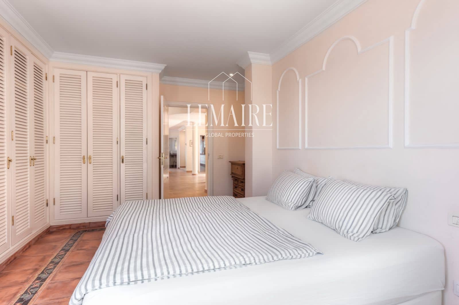 5 bedroom Villa for sale in Costa Adeje with pool garage - € 2,500,000 (Ref: 10103580)