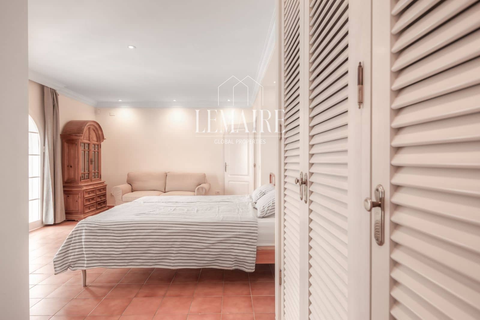 5 bedroom Villa for sale in Costa Adeje with pool garage - € 2,500,000 (Ref: 10103580)