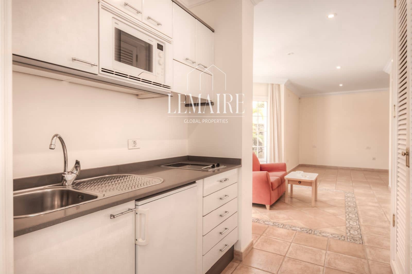 5 bedroom Villa for sale in Costa Adeje with pool garage - € 2,500,000 (Ref: 10103580)