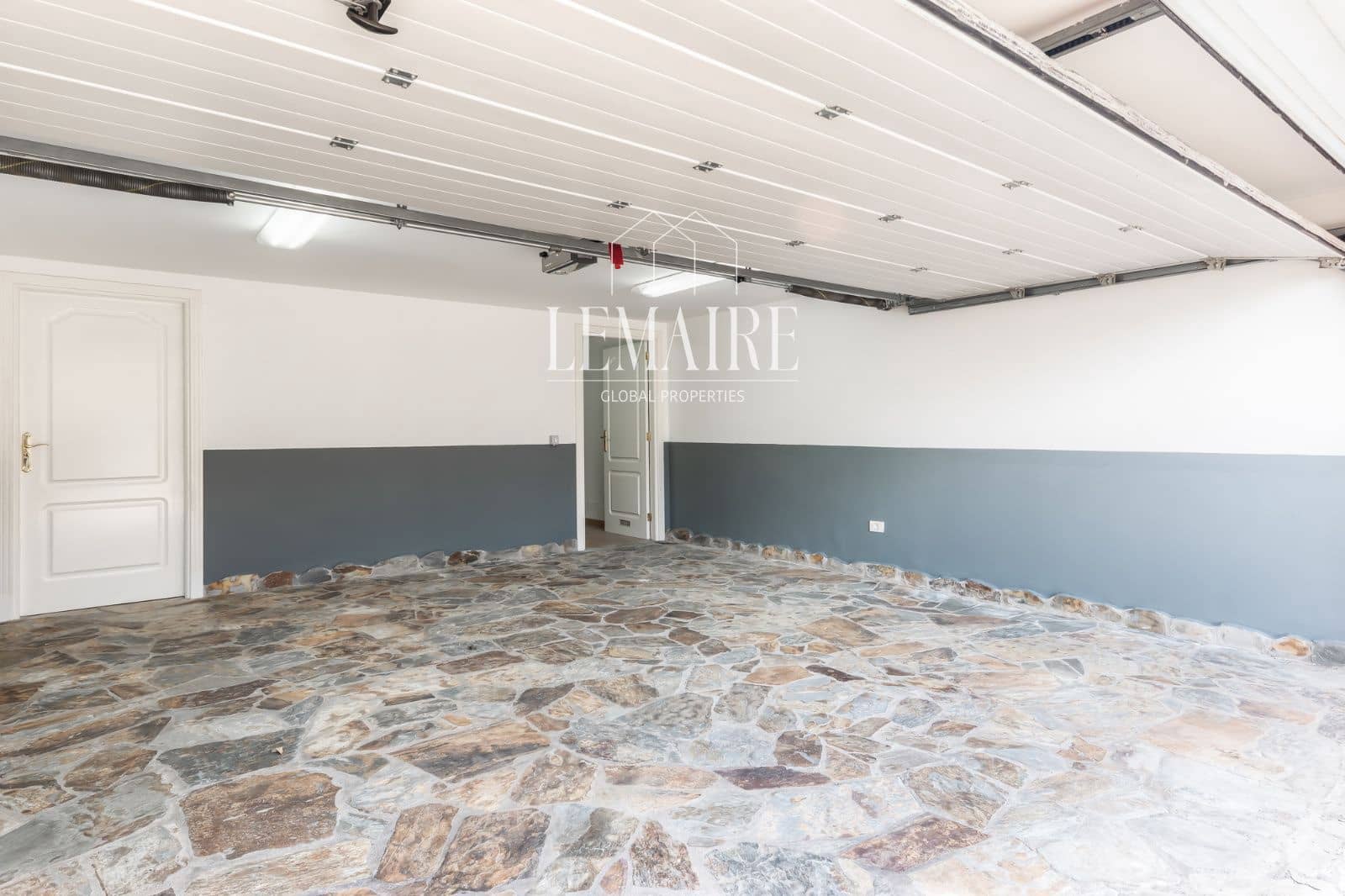 5 bedroom Villa for sale in Costa Adeje with pool garage - € 2,500,000 (Ref: 10103580)