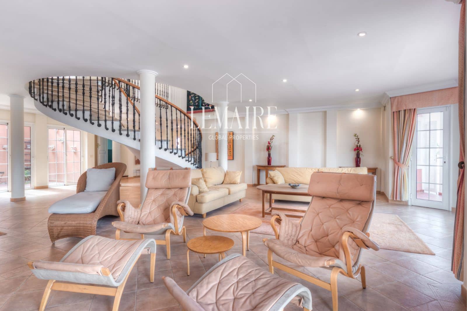 5 bedroom Villa for sale in Costa Adeje with pool garage - € 2,500,000 (Ref: 10103580)