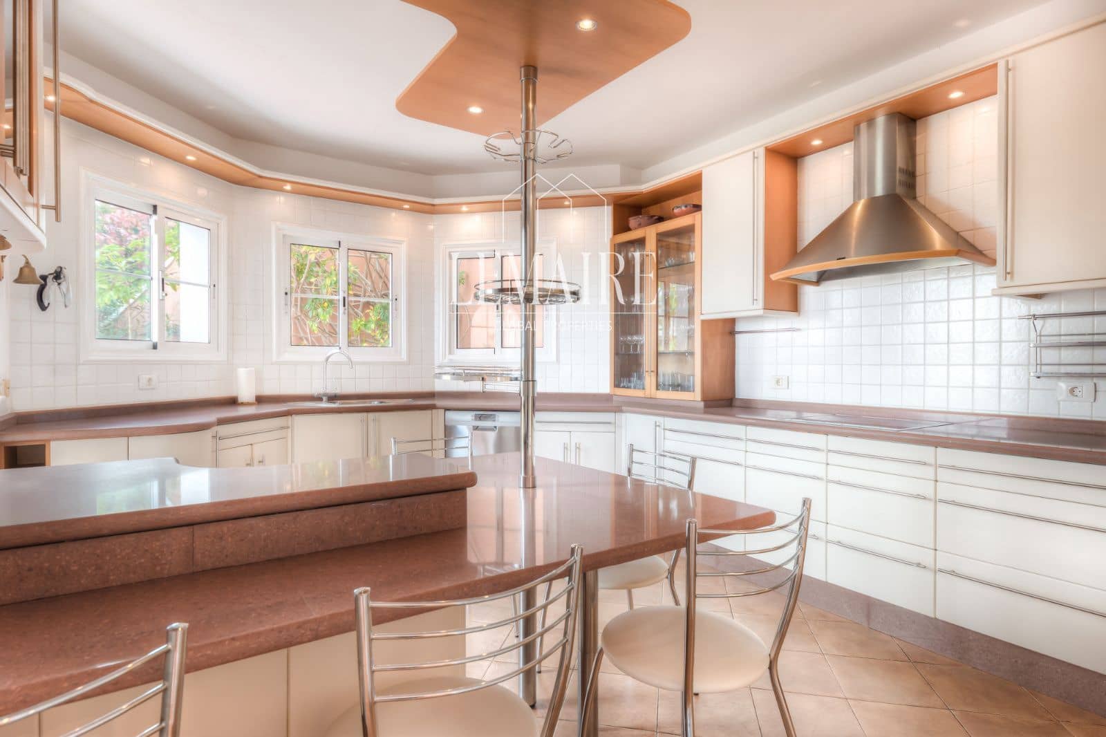 5 bedroom Villa for sale in Costa Adeje with pool garage - € 2,500,000 (Ref: 10103580)