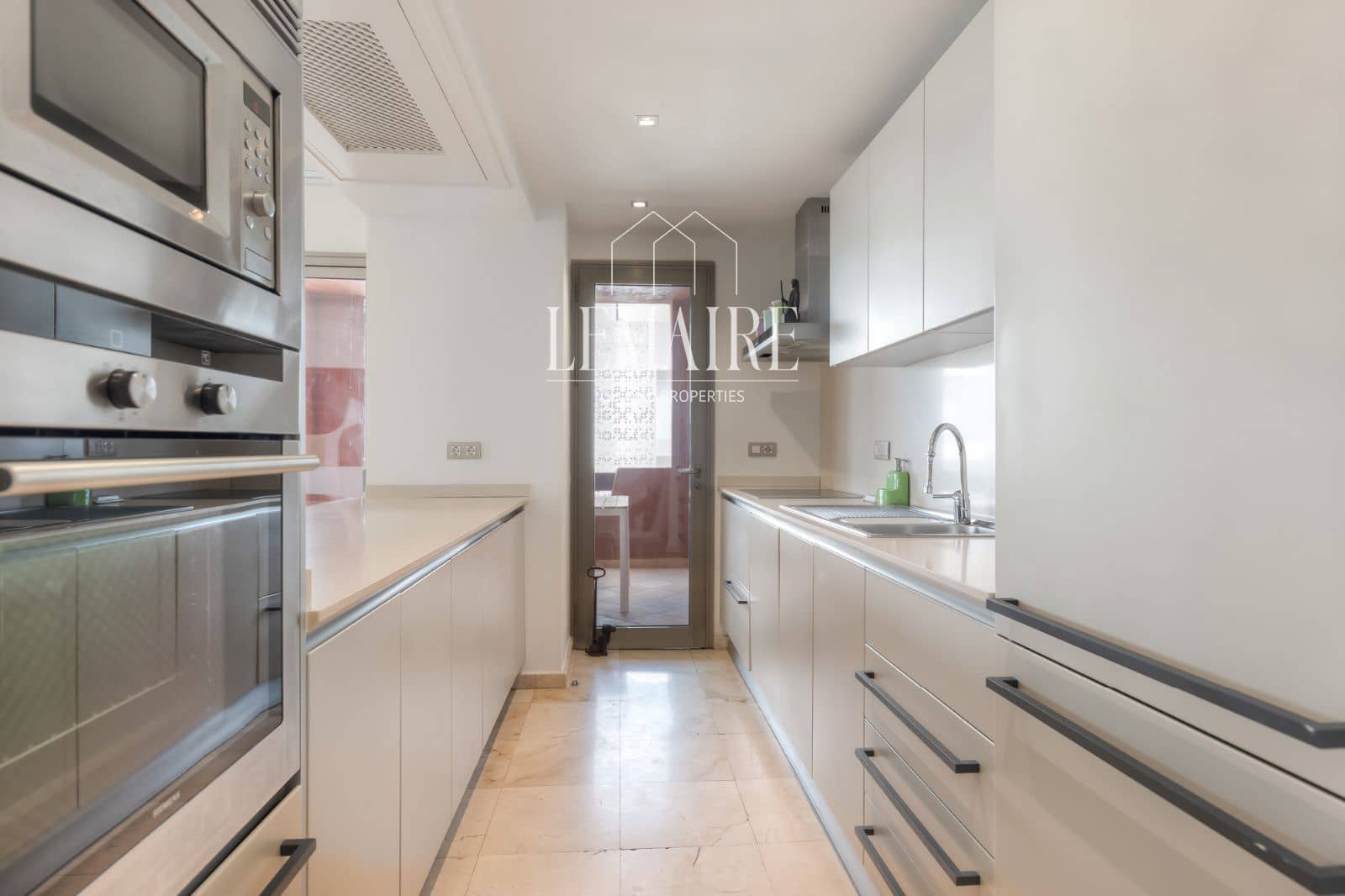 3 bedroom Flat for sale in Palm-Mar with pool garage - € 899,000 (Ref: 10103583)