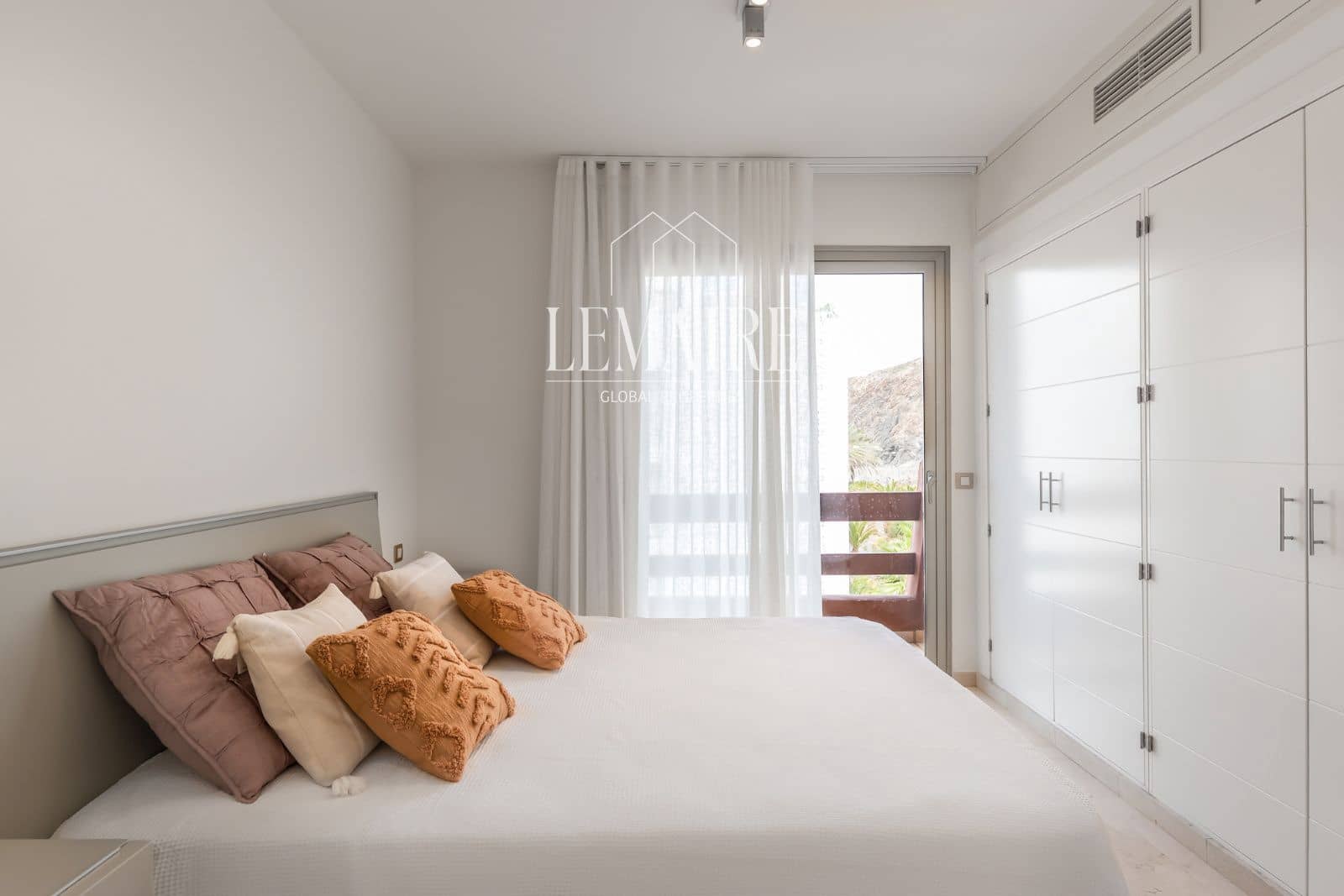 3 bedroom Flat for sale in Palm-Mar with pool garage - € 899,000 (Ref: 10103583)