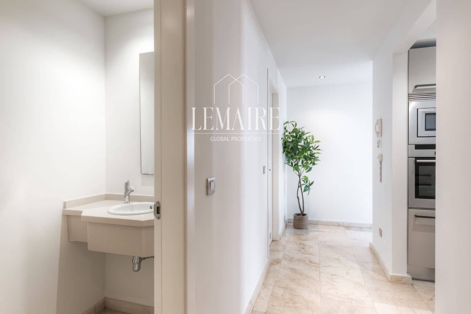 3 bedroom Flat for sale in Palm-Mar with pool garage - € 899,000 (Ref: 10103583)