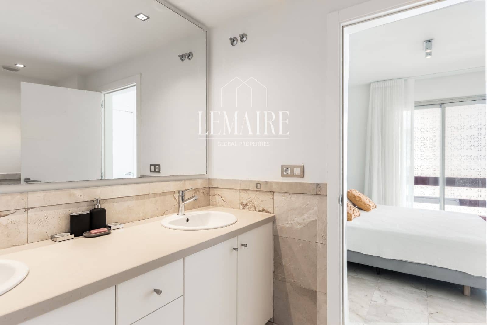 3 bedroom Flat for sale in Palm-Mar with pool garage - € 899,000 (Ref: 10103583)