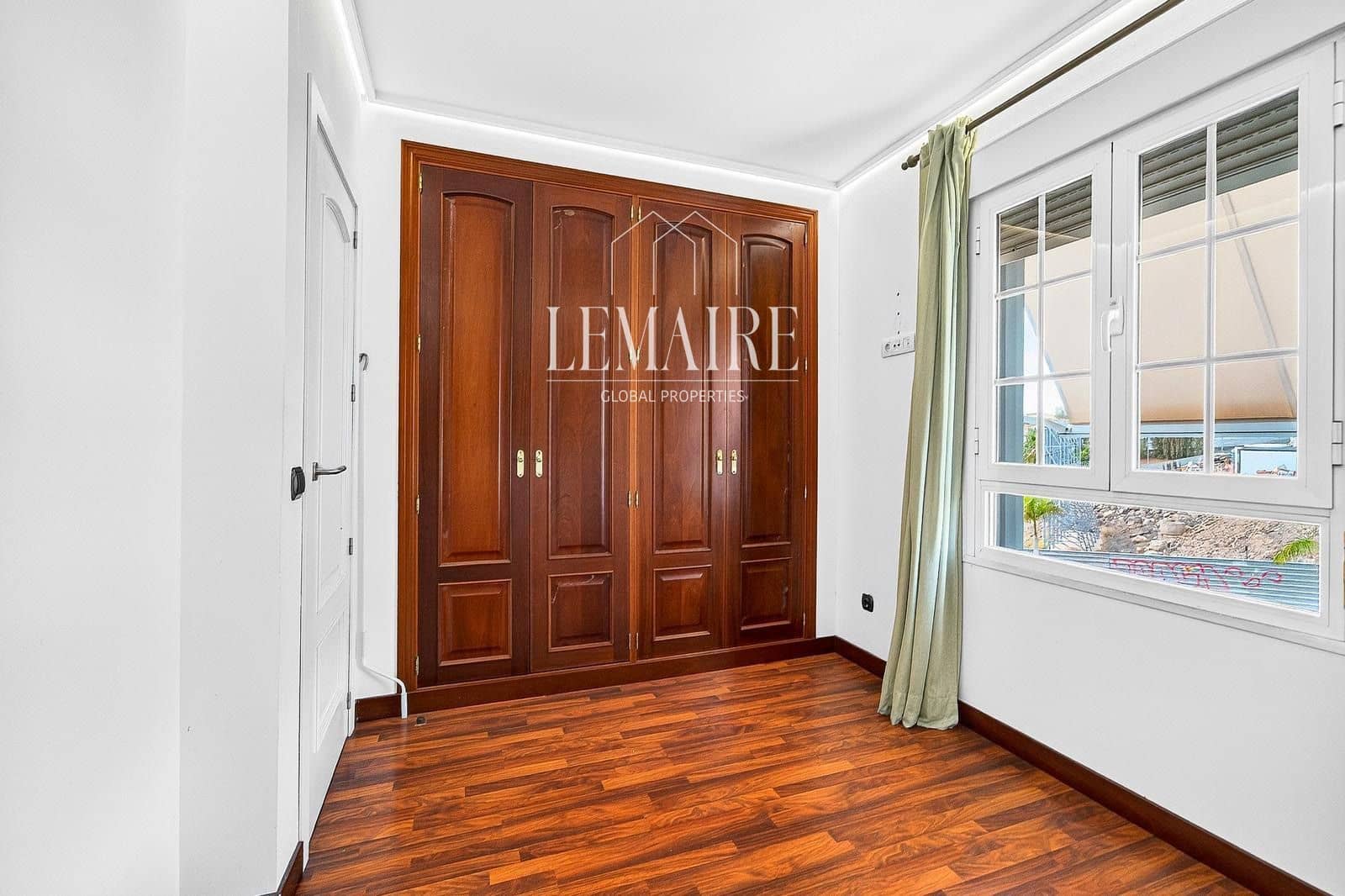 5 sypialnia Willa na sprzedaż w Los Cristianos z basenem garażem - 1 790 000 € (Ref: 10103584)