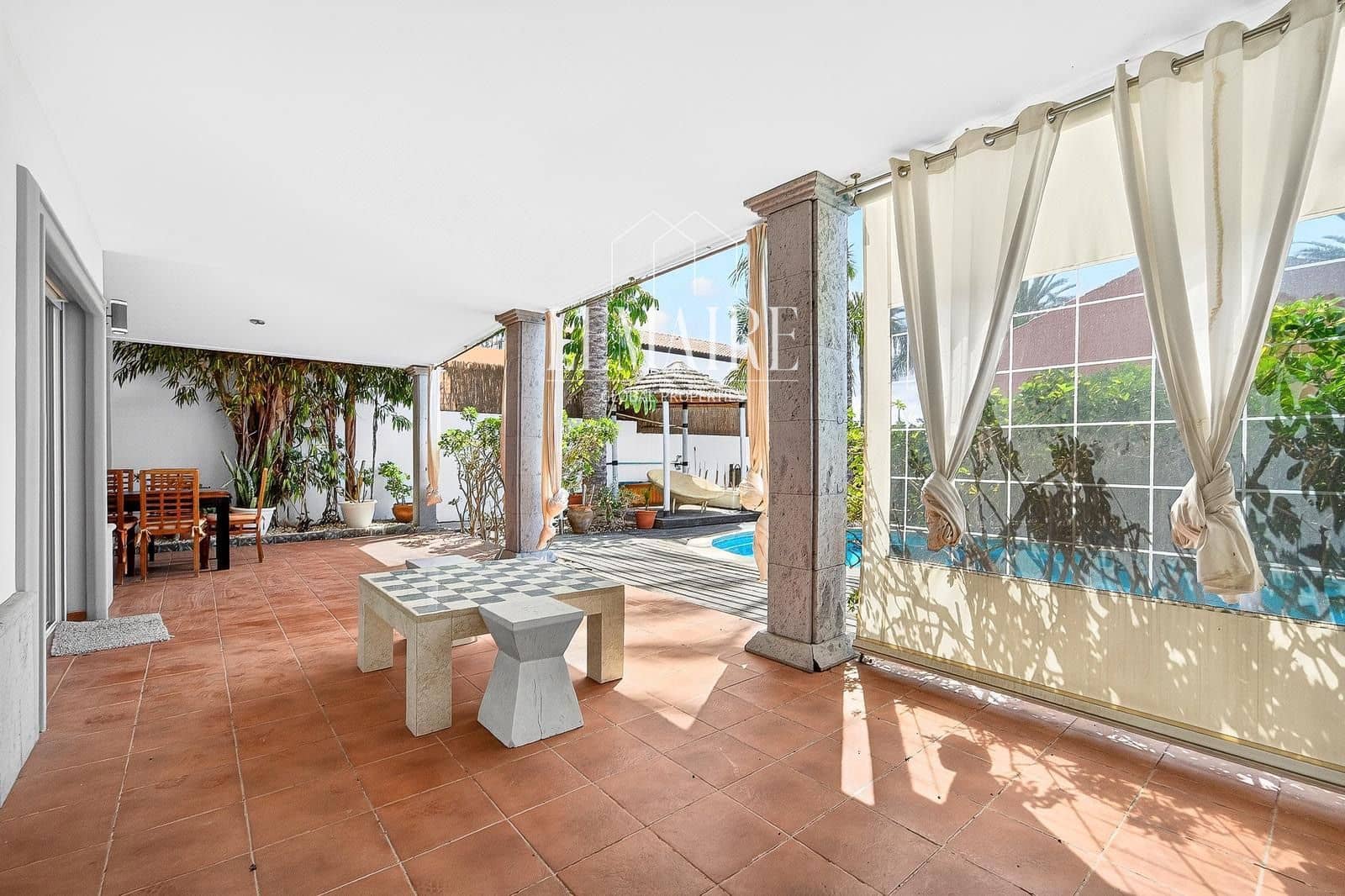 5 sypialnia Willa na sprzedaż w Los Cristianos z basenem garażem - 1 790 000 € (Ref: 10103584)