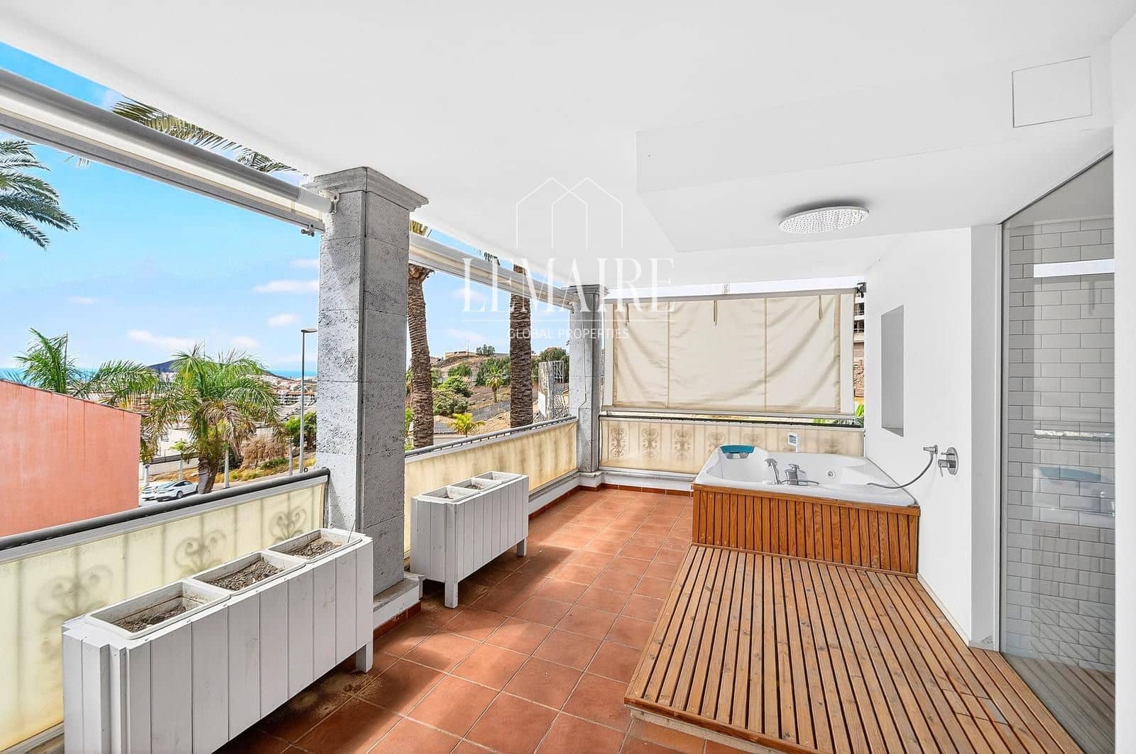 5 sypialnia Willa na sprzedaż w Los Cristianos z basenem garażem - 1 790 000 € (Ref: 10103584)