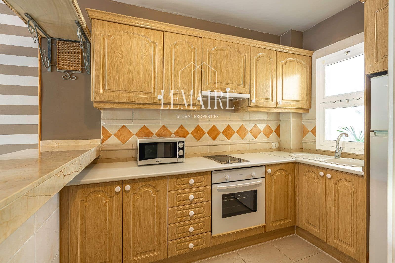 2 slaapkamer Flat te koop in Los Cristianos met zwembad - € 299.000 (Ref: 10103585)