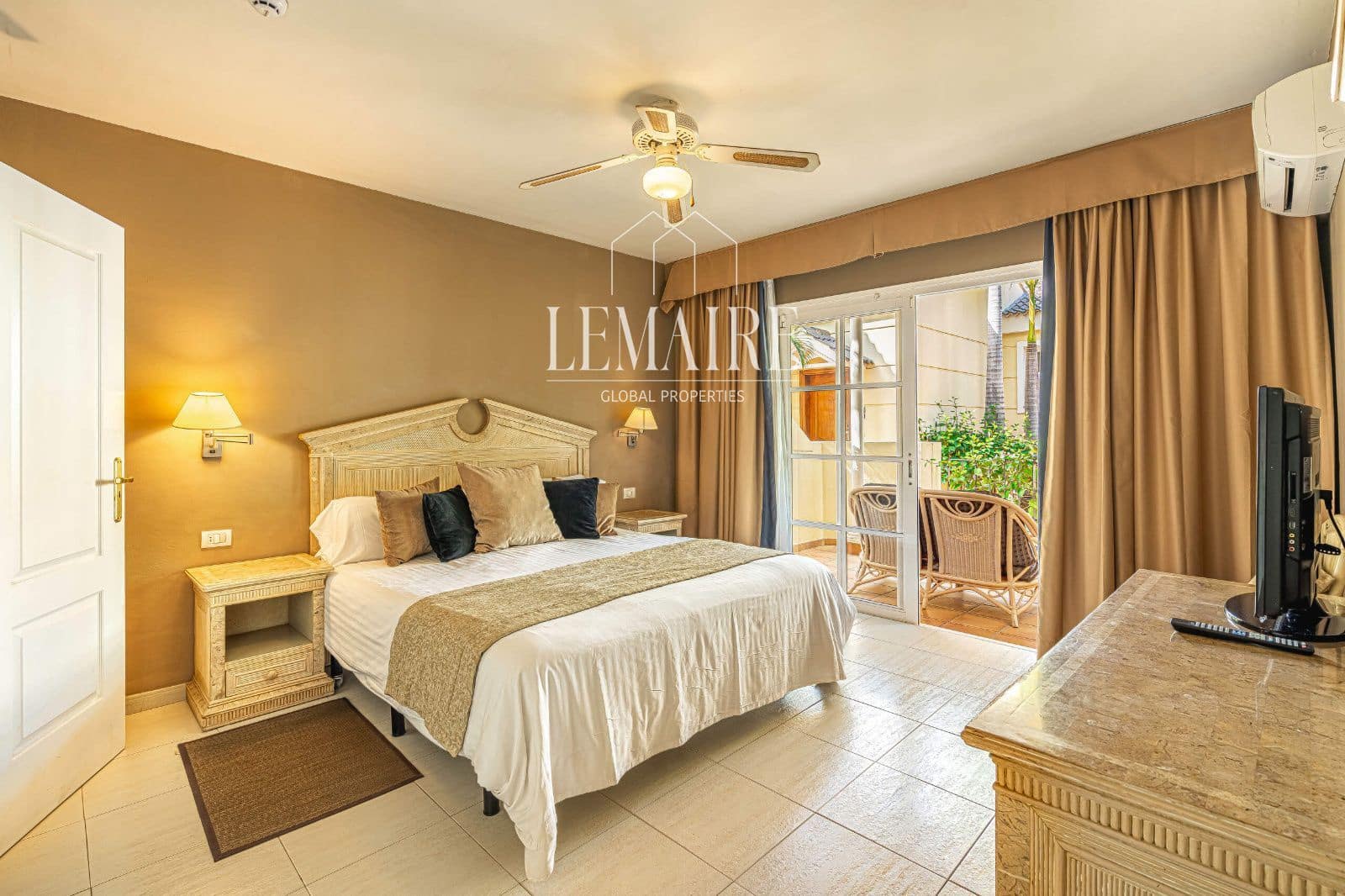 2 slaapkamer Flat te koop in Los Cristianos met zwembad - € 299.000 (Ref: 10103585)