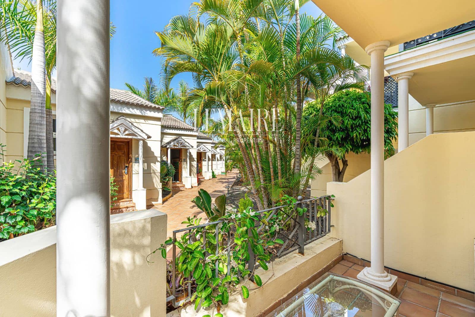 2 slaapkamer Flat te koop in Los Cristianos met zwembad - € 299.000 (Ref: 10103585)