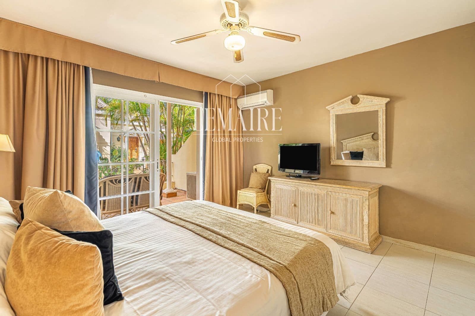 2 slaapkamer Flat te koop in Los Cristianos met zwembad - € 299.000 (Ref: 10103585)